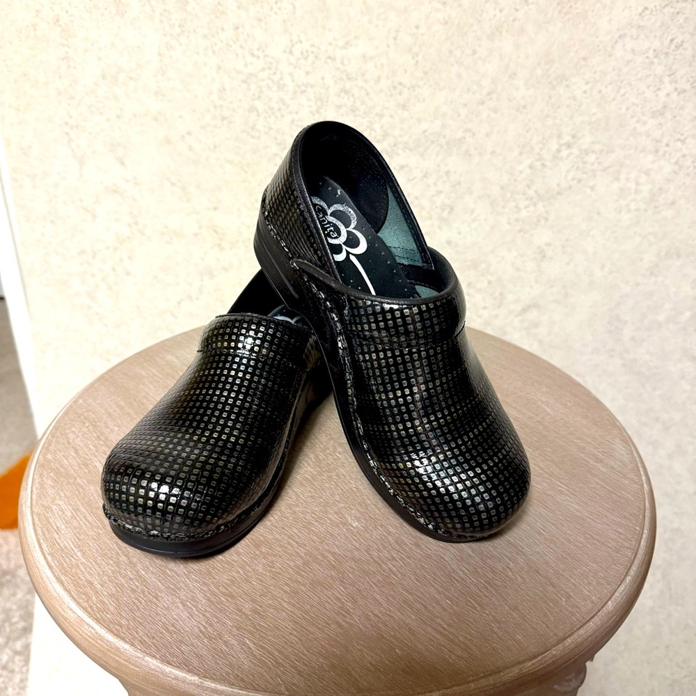 SANITA 36‎ DANISH CLOSED GREY BLACK SQUARES SHINY MEDICAL NURSING COMFORT CLOGS